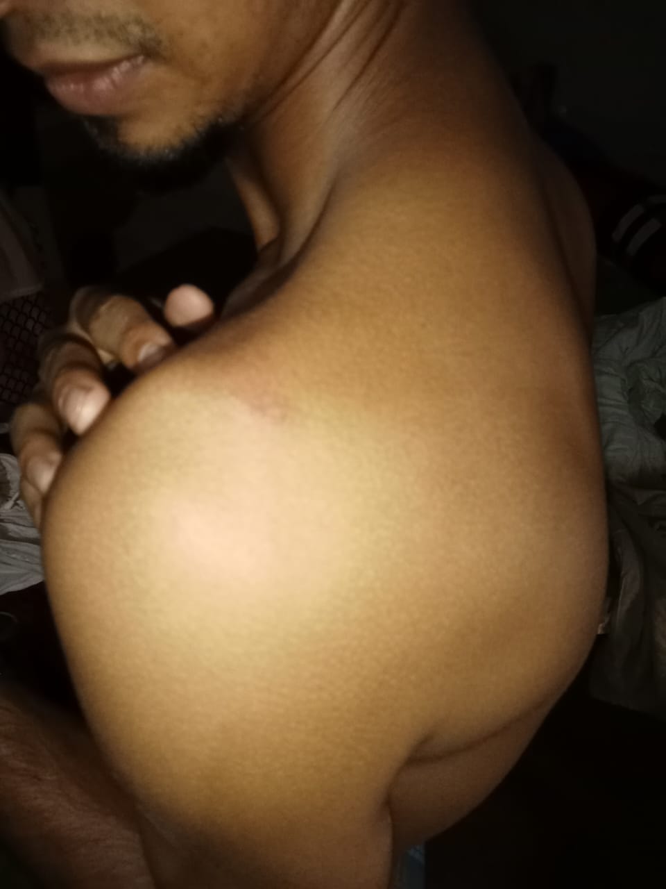 মাদক সেবনে বাধা দেওয়ায় যুবককে মারধর