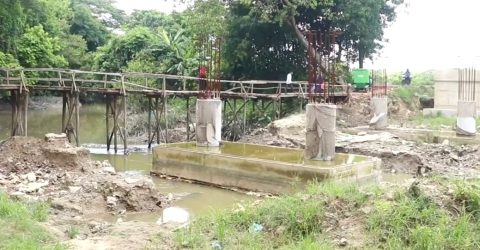 সেতু নির্মাণ কাজে ধীরগতি, দুর্ভোগে এলাকাবাসী