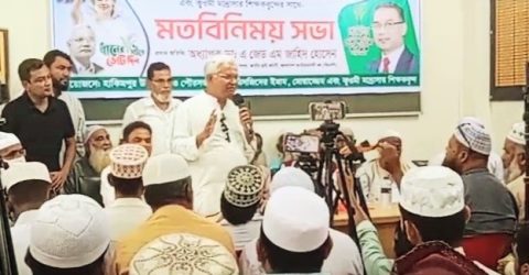 হিলিতে ইমাম-মুয়াজ্জিন ও ক্বওমী মাদ্রাসার শিক্ষকদের সাথে মত বিনিময় করলেন ডাঃ জাহিদ