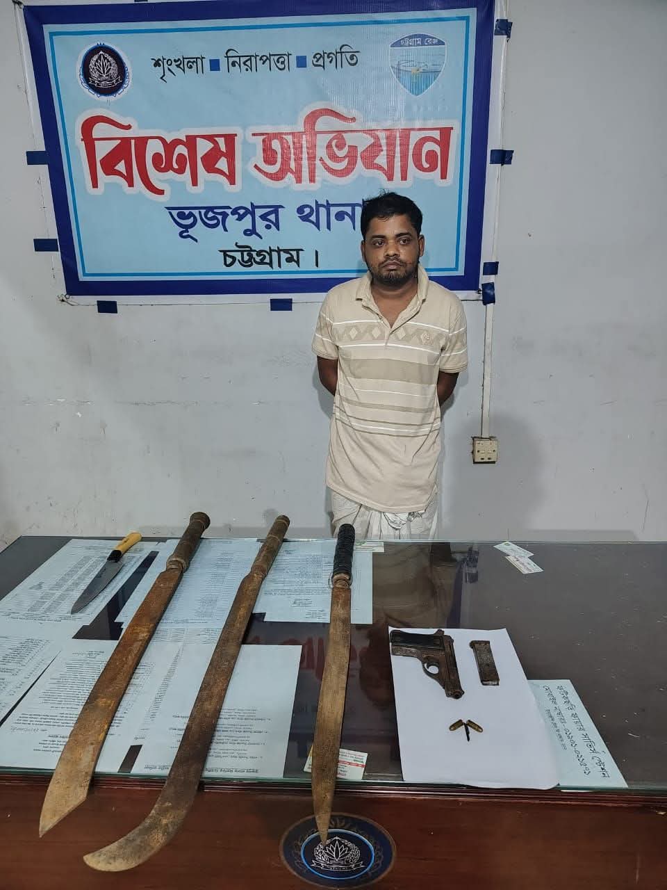 ফটিকছড়ির ভূজপুরে অস্ত্রসহ সন্ত্রাসী আমান গ্রেফতার