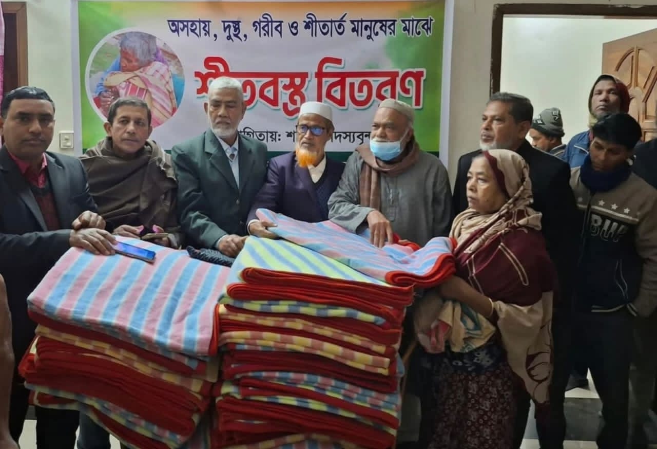 ঝিনাইদহে অসহায় ও দুস্থ মানুষের মাঝে কম্বল বিতরণ