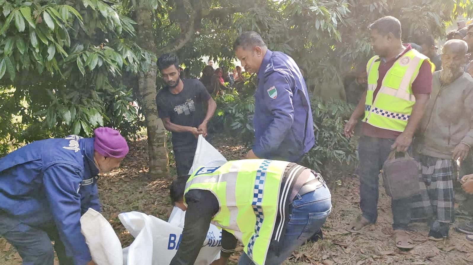 কালীগঞ্জে লিচু বাগান থেকে ঝুলন্ত মরদেহ উদ্ধার