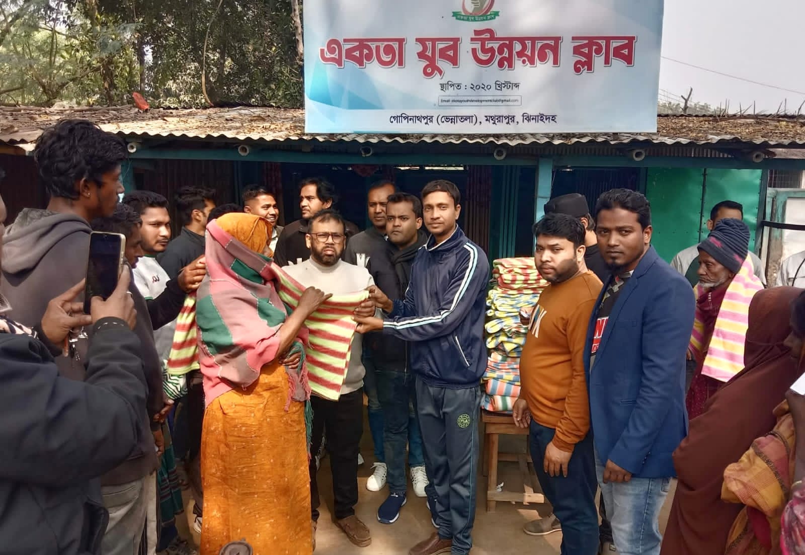 ঝিনাইদহে একতা যুব উন্নয়ন ক্লাবের পক্ষ থেকে শীতবস্ত্র বিতরণ