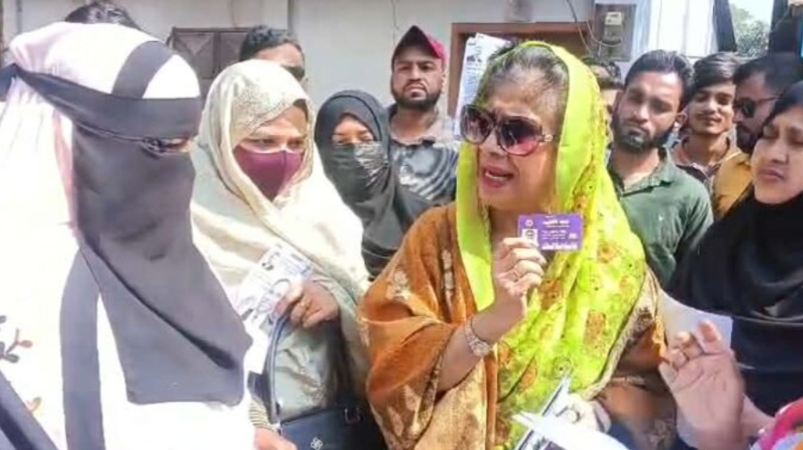 চট্টগ্রাম-১৩ আসনে ধানের শীষের পক্ষে নির্বাচনী প্রচারণায় নিজাম স্ত্রী