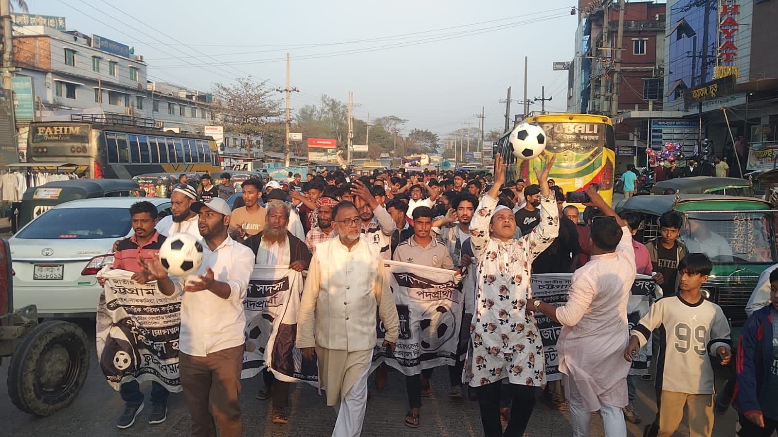 মাফিয়া সন্ত্রাসীর পক্ষে ভোট চাচ্ছেন আপনারা: গণসংযোগে- এডভোকেট মিজান