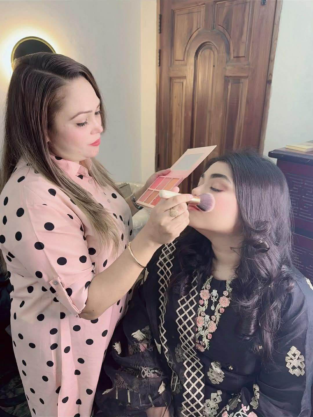 ছোটবেলা থেকেই মেকআপের প্রতি আগ্রহ ফাইজার