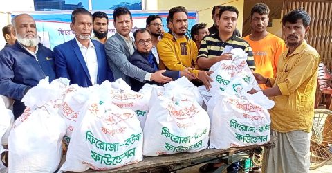 পটিয়ায় ফিরোজা রউফ ফাউন্ডেশনের চেয়ারম্যান জামাল সাওার মিয়ার মানবিক কার্যক্রম ও ইফতার সামগ্রী বিতরন