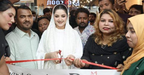 পরীমনির হাতে যমুনায় বাহরুনের যাত্রা