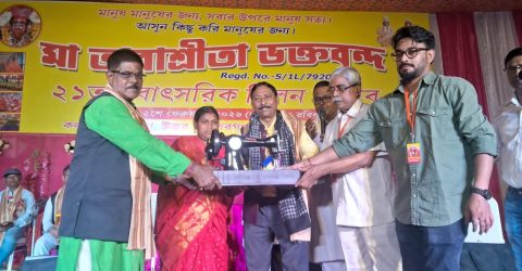 তারাপীঠ হোটেল তীর্থে মা তারাশ্রীতা’র ২১ তম বর্ষে দুস্থদের বিভিন্ন সামগ্রী বিতরণ