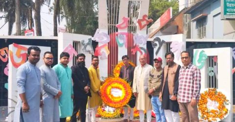 মাতৃভাষা দিবসে শহীদ মিনারে বোয়ালখালী প্রেসক্লাব নেতৃবৃন্দের শ্রদ্ধা নিবেদন