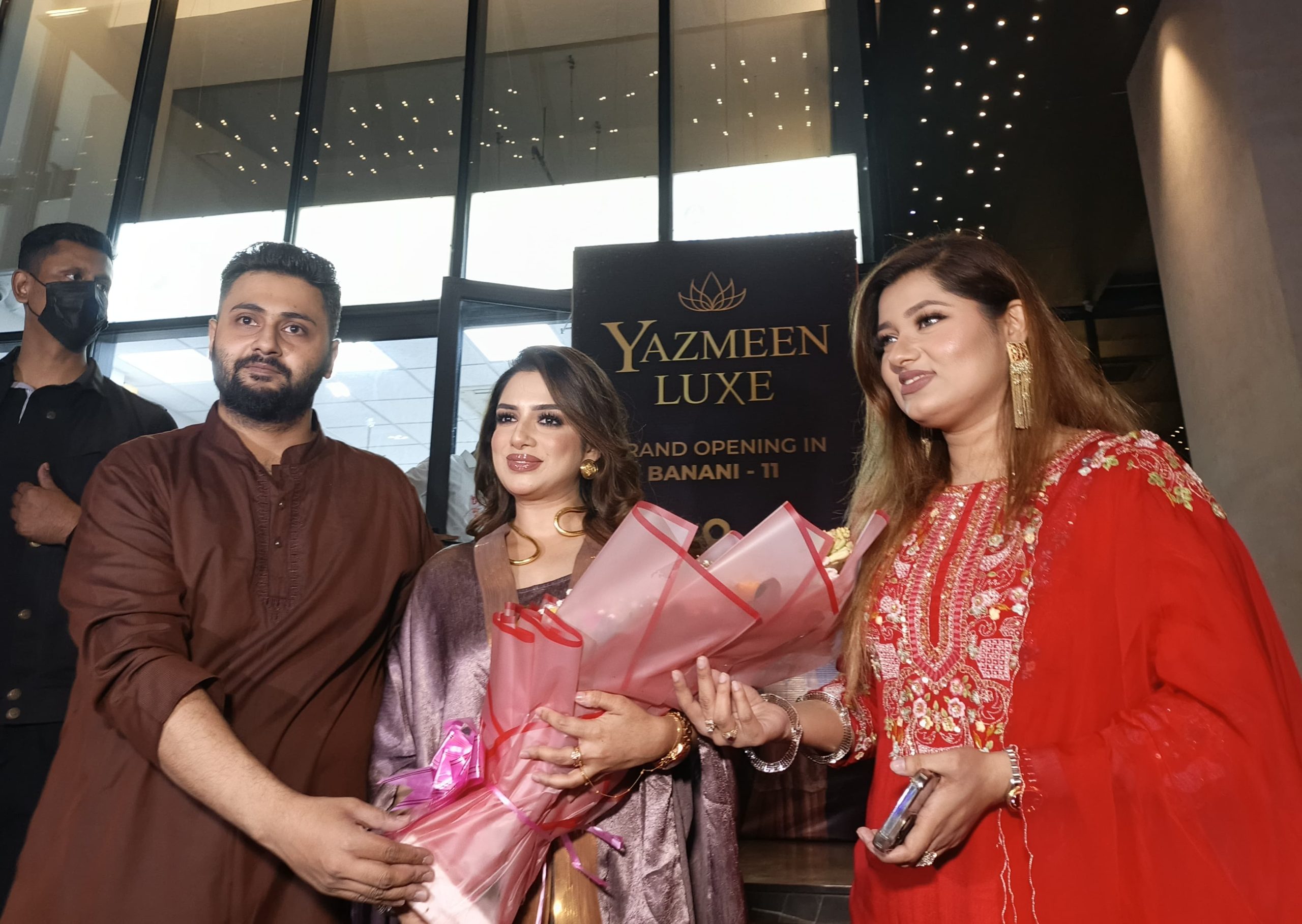 বুশরা কবিরের অংশগ্রহণে উৎসবমুখর উদ্বোধন ইয়াজমিন লাক্স