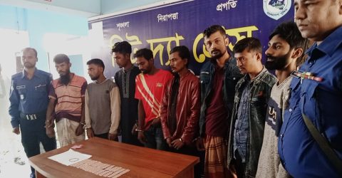 হাকিমপুরে মাদকদ্রব্য সহ  আটক ৮