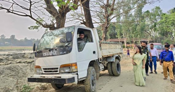 আনোয়ারায় অবৈধ বালু মহালকে জরিমানা ও ট্রাক-এস্কেভেটর জব্দ