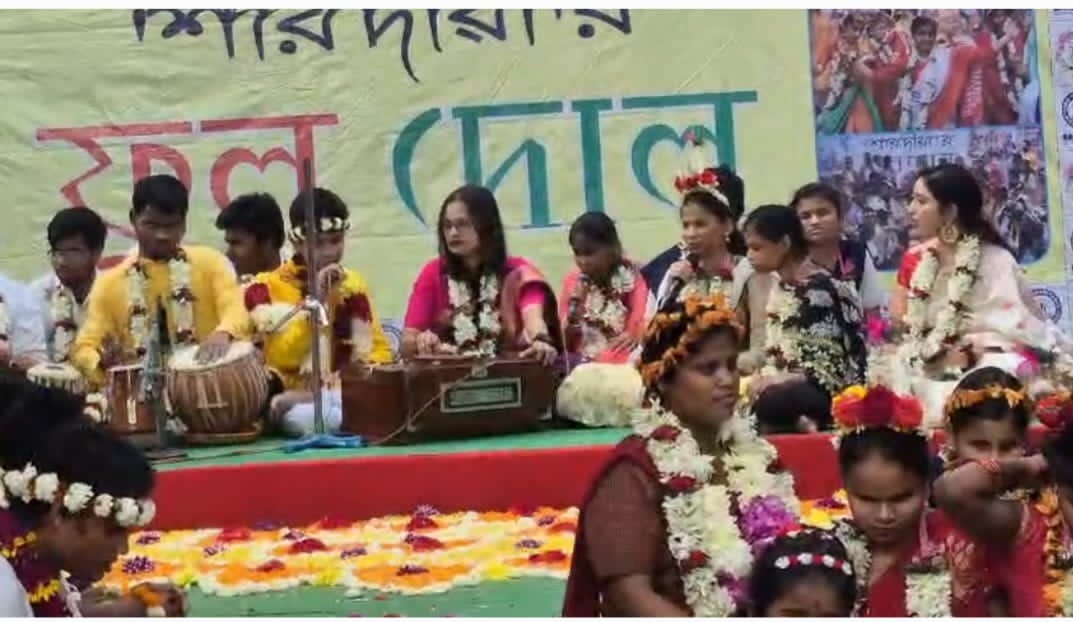 কলকাতা লাইট হাউস ফর দ্য ব্লাইন্ড স্কুল গ্রাউন্ডে প্রতিবন্ধী শিশুদের ফুলদোল উৎসব