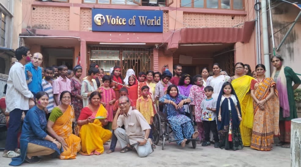 সখের বাজার স্কুলে দৃষ্টিহীন শিক্ষার্থীদের বসন্ত ও দোল উৎসব অনুষ্ঠিত