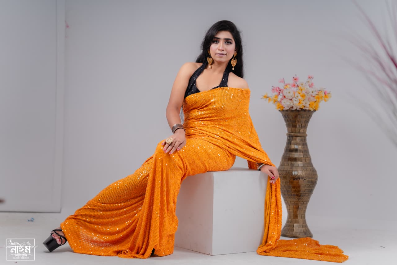 মডেল ঋদ্ধি মালিনীর প্রথম কাব্যগ্রন্থ ‘মঞ্জরীমালা’ প্রকাশ