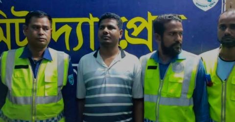 পুলিশ সুপারের গাড়ি অবরোধ করে মব সৃষ্টির চেষ্টা, হিলিতে আটক ১