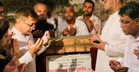 খাদিমপাড়া ইউনিয়নে ললীছড়া খাল খনন প্রকল্পের ভিত্তিপ্রস্তর স্থাপন করলেন মন্ত্রী মুক্তাদির