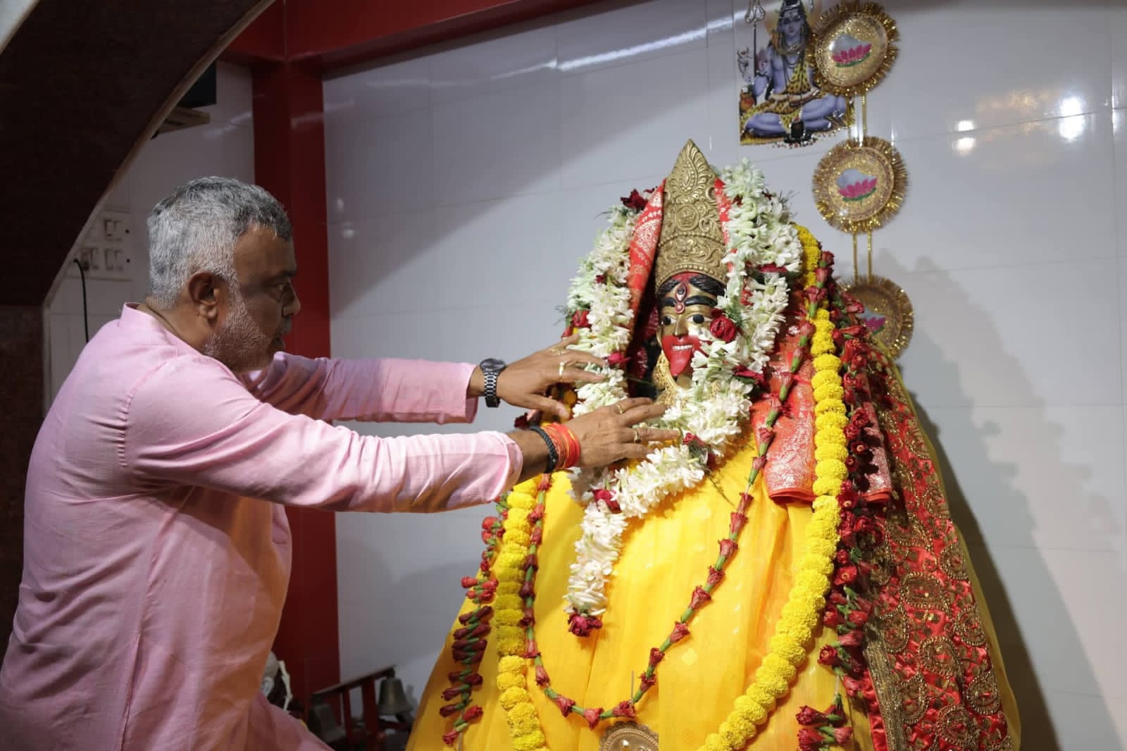 মায়ের পূজা দিয়ে দেবাশীষ কুমার নির্বাচনী ময়দানে নামল