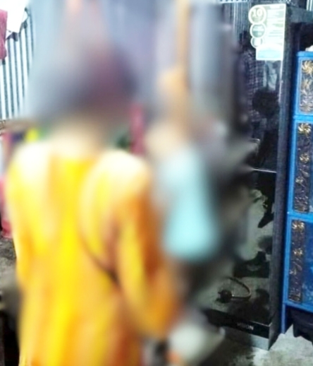 ওড়নায় ঝুলছিল মা-মেয়ের লাশ, পরিবারের দাবি হত্যা