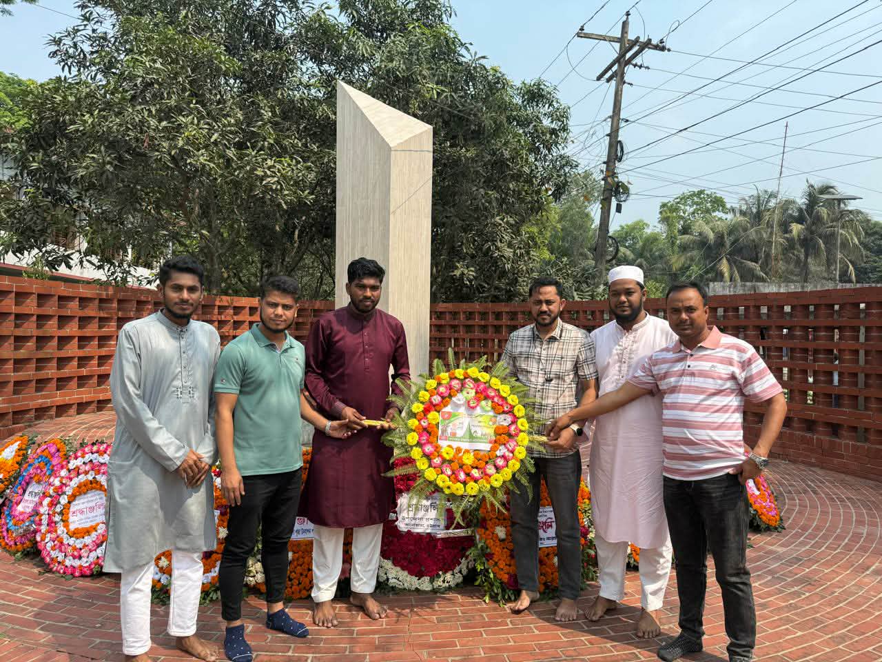 আনোয়ারা ইঞ্জিনিয়ার্স এসোসিয়েশনের উদ্যোগে আনোয়ারা উপজেলা স্মৃতিসৌধে মহান স্বাধীনতা দিবস উপলক্ষে পুষ্পস্তবক অর্পণ